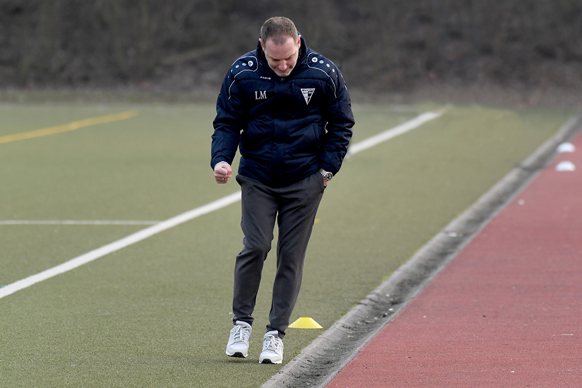 Stiller Jubel mit geballter Faust: In Wettringen holte die Mannschaft von Trainer Lars Müller die ersten Auswärtspunkte der Saison.   Archivfoto: MSW