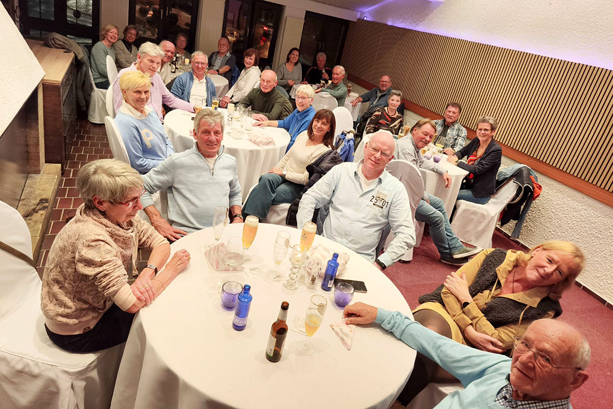 In gemütlicher Runde ließen die Ü 60-Senioren des WSC mit ihren Gästen den Tag im Restaurant „Hornemühle“ ausklingen. Foto: WSC